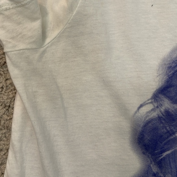 Guess “Hello Gorgeous” Graphic T-Shirt - Picture 13 of 14